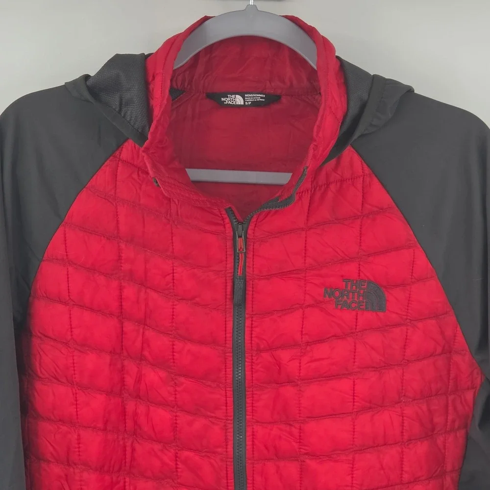 The North Face Mens S Thermoball Hybrid Quilted Puffer Jacket Red Grey Hooded